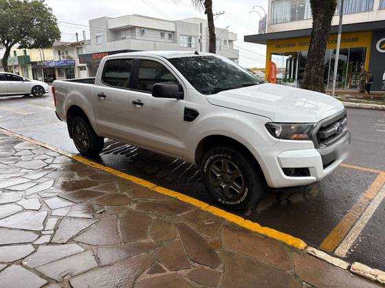 FORD RANGER 2.2 XLS 4X4 CD 16V DIESEL 4P MANUAL FORD RANGER 2.2 XLS 4X4 CD 16V DIESEL 4P MANUAL